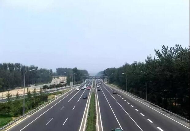 间断性才淄门的操作，能让我们在行驶时省油吗？